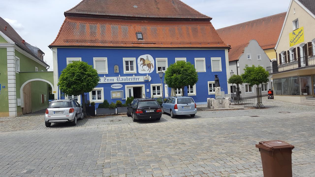 Pension "Zum Raubritter" Langquaid Esterno foto